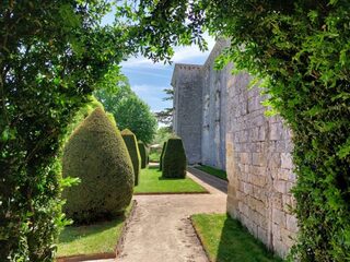 Visite des cinq sens dans le jardin du château de Gramont