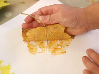 Atelier parents-enfants "Empreintes de feuilles"
