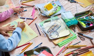 Atelier fabrication de dinosaures – Les rendez-vous des p’tits créatifs