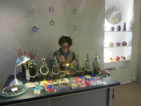 Je réalise dans mon atelier des perles en Cristal de Murano, filées au chalumeau