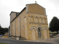 À découvrir : une église à la façade typiquement charentaise