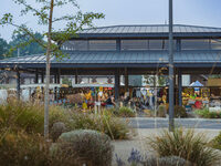 Marché nocturne à Saint-Julien-en-Born
