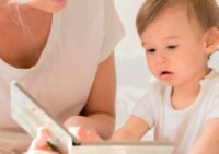 Bébé bouquine à Parthenay