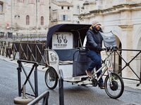 Découverte commentée à bord d'un vélo taco circuit 1h à Arles