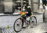 Broderie sur cartes postales à Lille