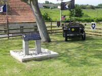 Hommage aux quelques parachutistes perdus sur le secteur d'Omaha Beach à Saint-Laurent-sur-Mer