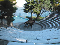 Visite guidée de la Fondation Camargo en français à Cassis