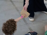 Dis, pourquoi ? · sœur de jour (2-4 ans) à Tours