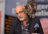 Pierre Jovanovic en dédicace à Saint-Malo