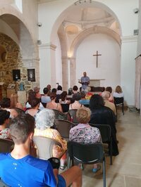 Chant grégorien dans l'église à Simiane-la-Rotonde