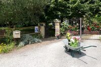 Peintures et sculptures au jardin à Chabrillan