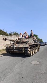 Baptêmes en char à Saint-Laurent-sur-Mer