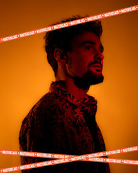 De l’autoproduction à la professionalisation : l’artiste multi-casquettes à Rambouillet