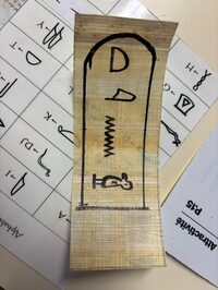 Dans la peau d'un égyptologue : les hiéroglyphes à Amiens