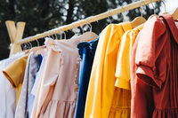 Vide-greniers bordelais sur la place André Meunier à Bordeaux