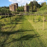 Visite des extérieurs du château à Pontgibaud