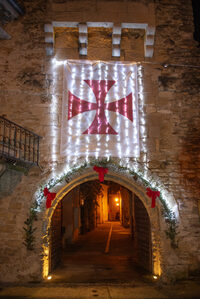 Visite nocturne de la commanderie  par guide conférencier spécialisé sur l'encla à Richerenches