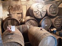 François vous fait découvrir le travail de la vigne avec ses outils d'antan à Lahosse