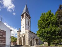 Visite du bourg de Baigorri en basque par l'animateur de Mehaka. Baigorriko bisi à Saint-Étienne-de-Baïgorry