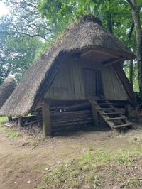 Tours et détours dans le monde médiéval rural à Melrand