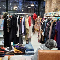 Fringothèque solidaire à la bibliothèque Bordeaux-Lac à Bordeaux