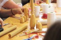 ATELIERS CRÉATIFS – FABRICATION DE BOUGIES EN CIRE D’ABEILLE à Clermont-l'Hérault
