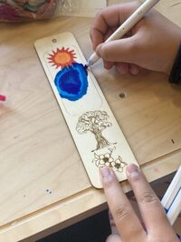 Crée ton marque-page personnalisé avec la découpeuse laser ! à Paris 19e