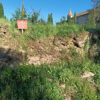Réfection d'un mur historique à Arlanc