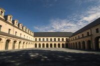 Levez les yeux ! Rendez-vous au FRAC, et suivez le guide pour le tour du proprié à Caen