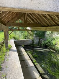 Visite libre de la fontaine à Rots