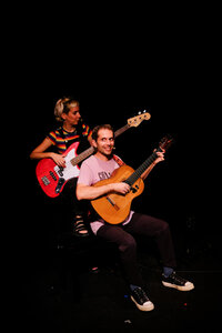 Concert-Spectacle : Pochette surprise par le duo Odalva