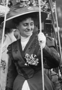 Marie Surcouf, la première femme brevetée pilote aéronaute. ACDF à Moisson