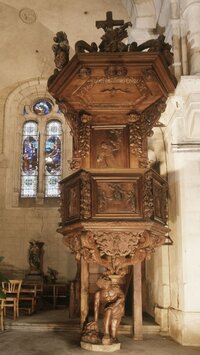 Venez découvrir l'église Saint-Siméon-le-Stylite et sa chaire à prêcher à Gourdon