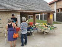 Marché hebdomadaire à Laroin